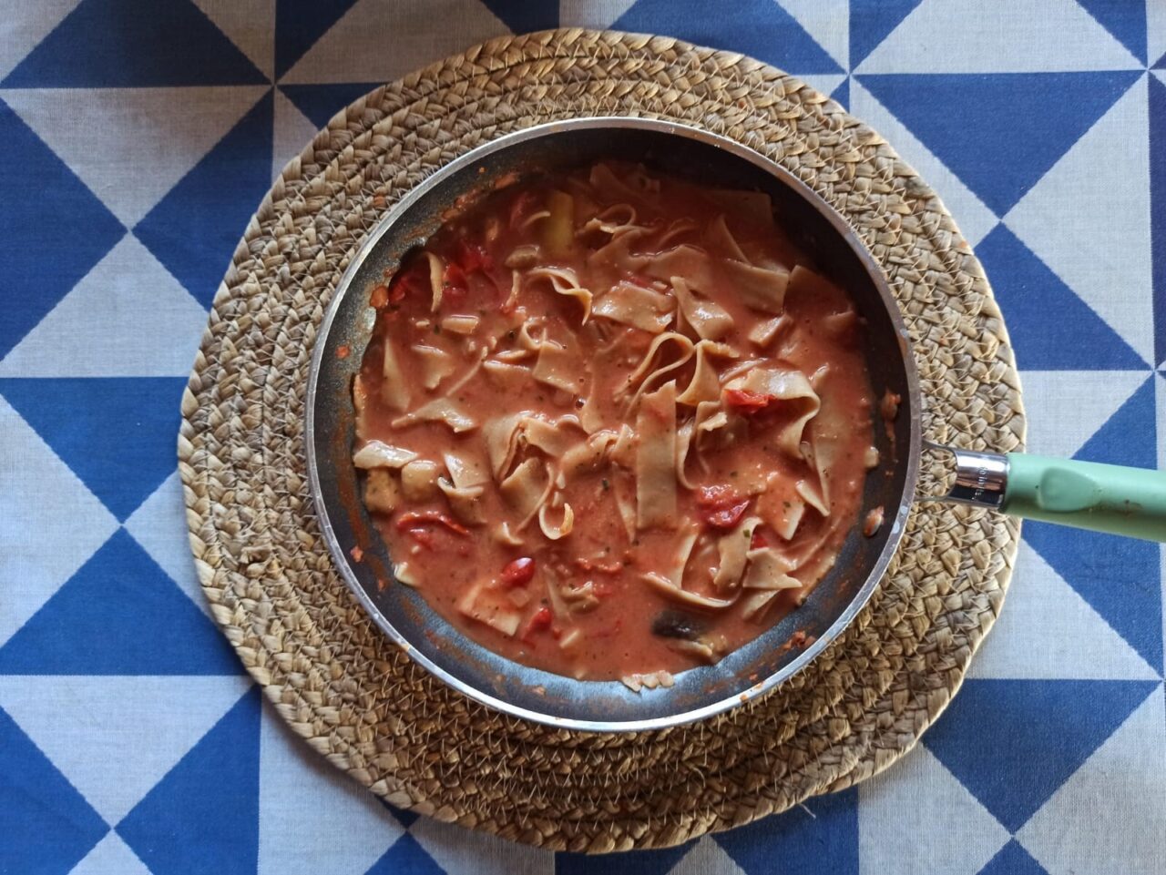 La squisipasta dell’avvocato (ovverosia pappardelle integrali ai funghi porcini secchi, pomodoro e formaggio fresco cremoso)