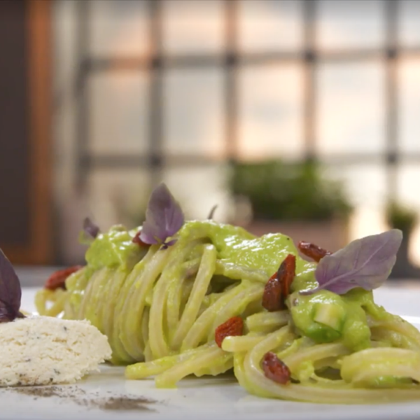 Chitarra con asparagi e bacche di Goji