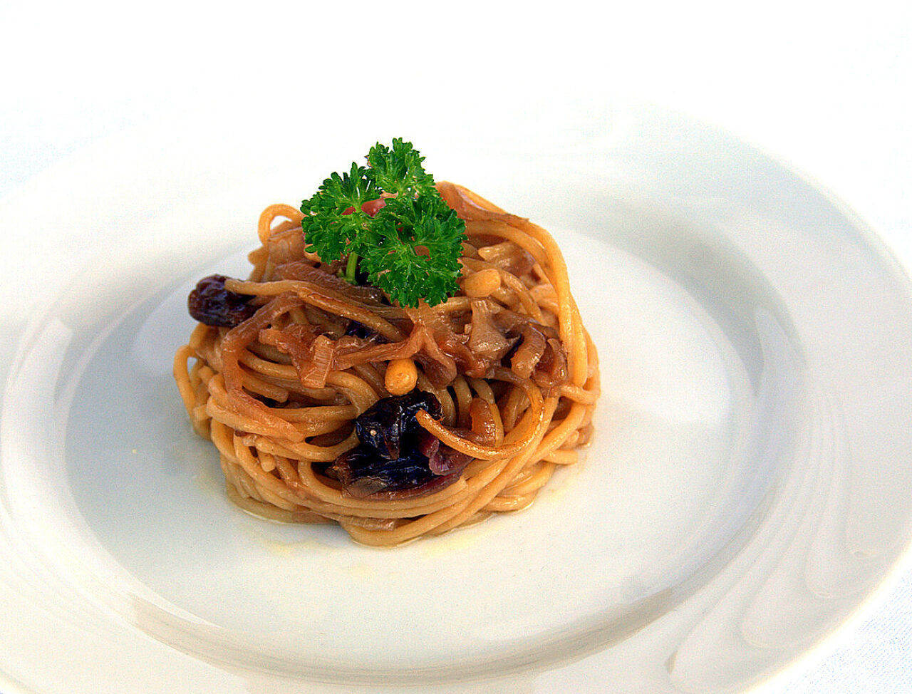 Spaghetti in salsa con la cipolla rossa di Tropea