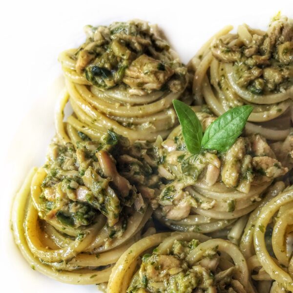 Spaghetti alla Chitarra con pesto di basilico e tonno