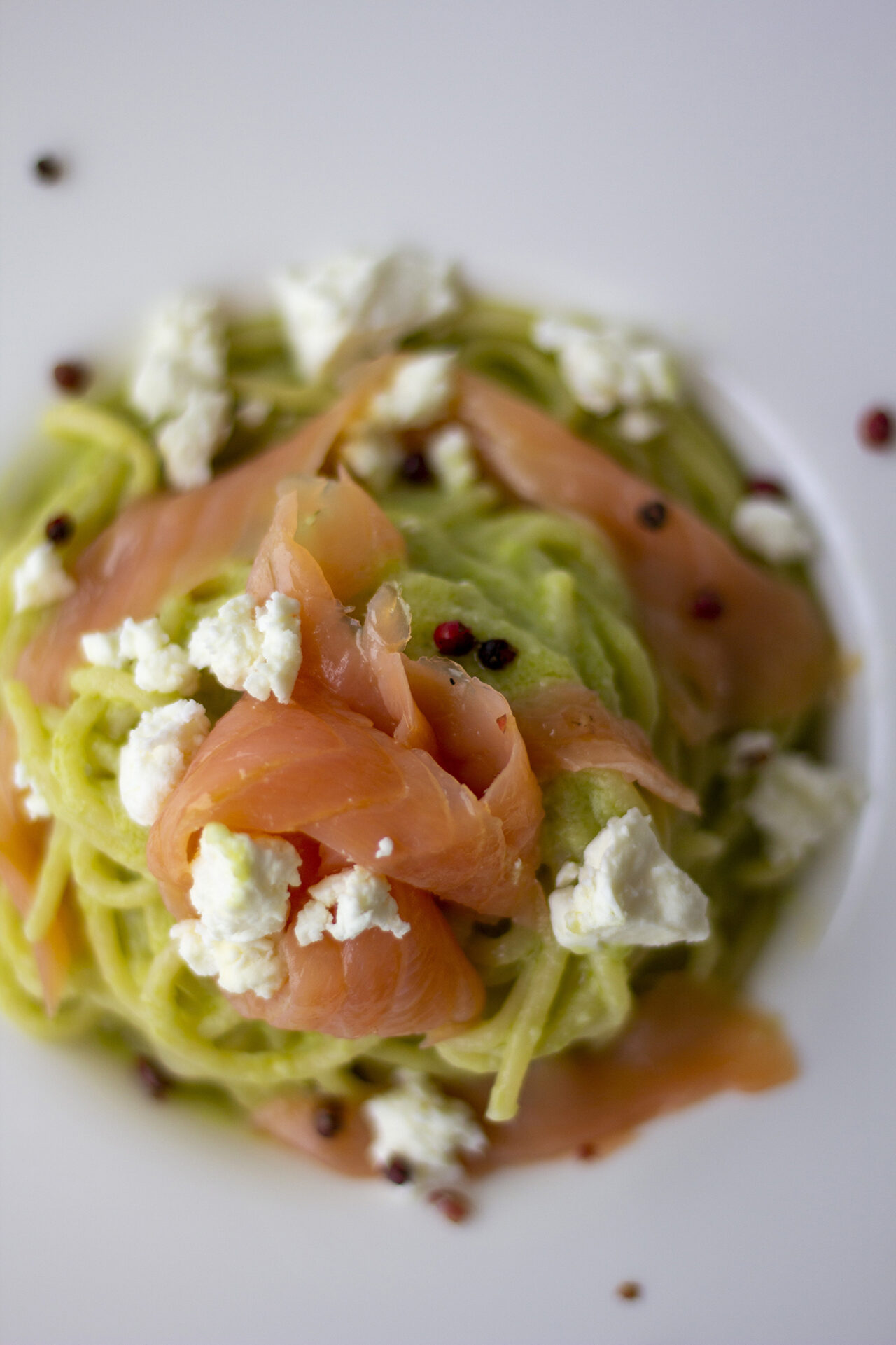 Ricetta Spaghetti pasta armando pesto di avocado feta e salmone kucina di kiara2