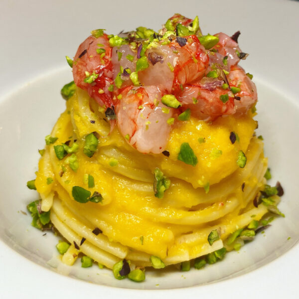 Chitarra con zucca, gamberi e pistacchio verde di bronte