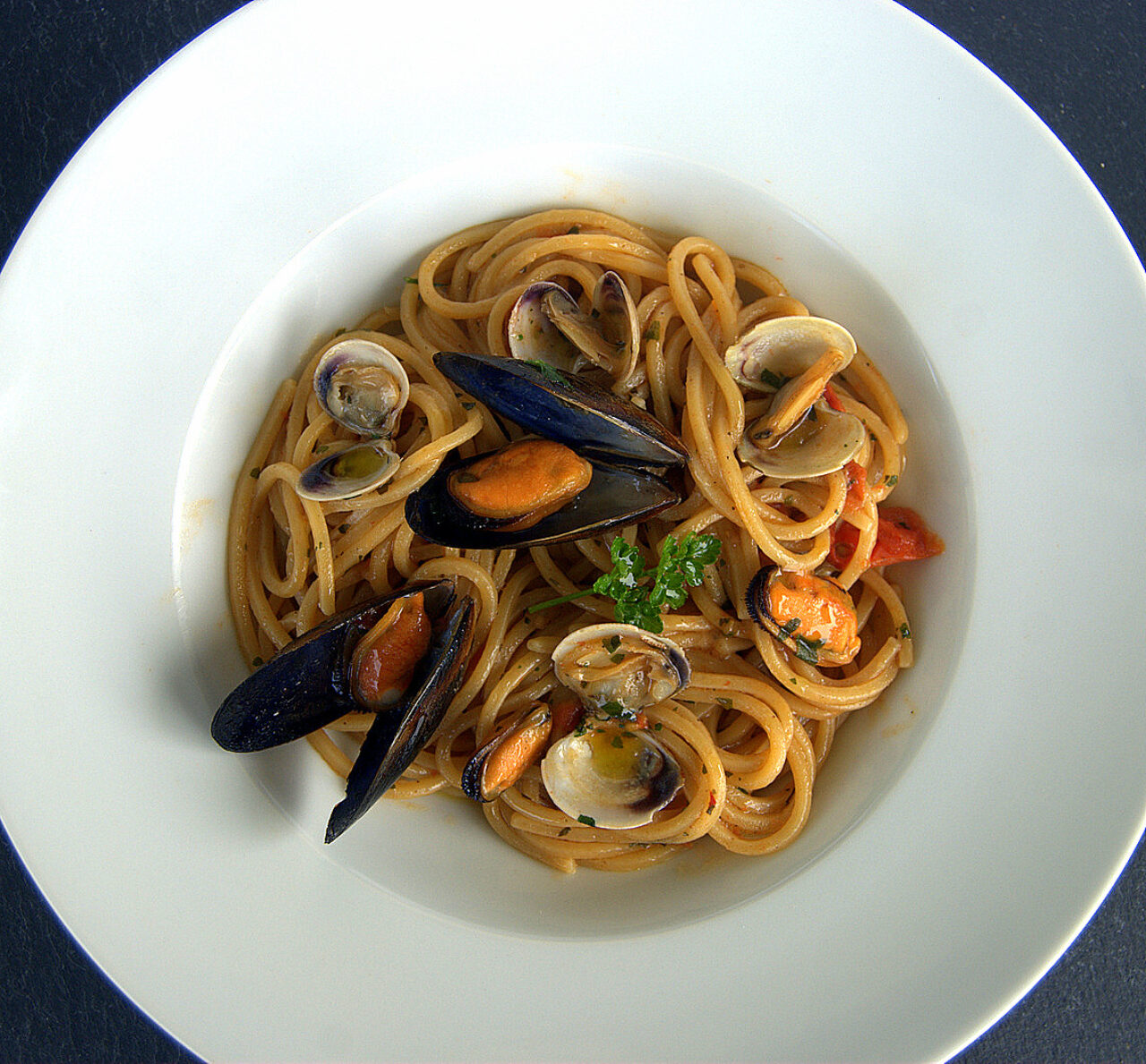 Spaghetti alla chitarra con cozze e vongole