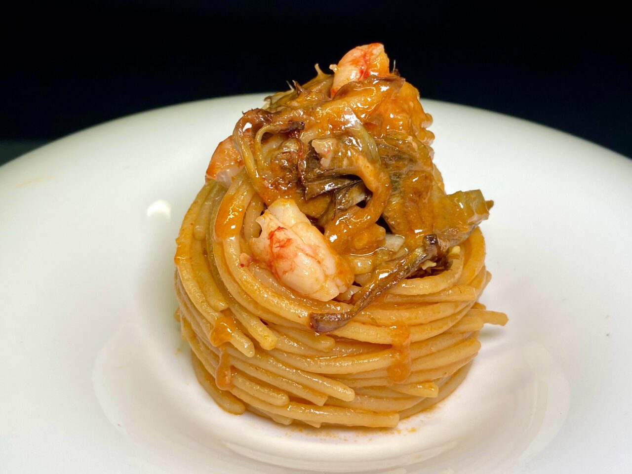 Spaghettone mit Bisque, Garnelen und Artischocken