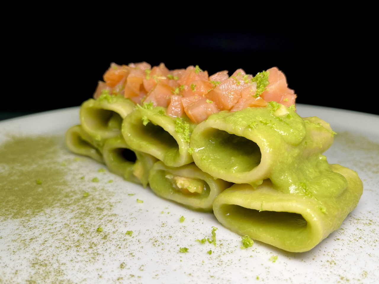 Paccheri mit Spargelcreme und Räucherlachs