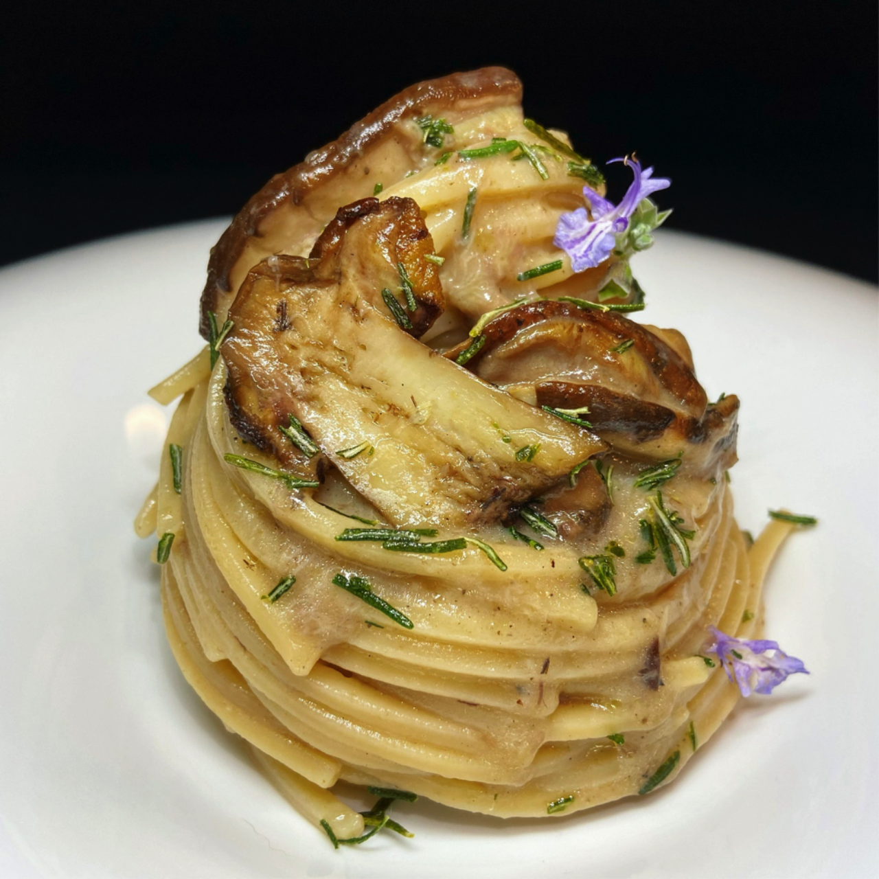 Chitarra con porcini, Parmigiano e rosmarino fritto