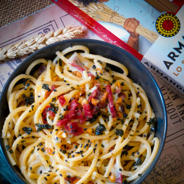 Spaghettone mit Erdnüssen, Bresaola und Stracchino