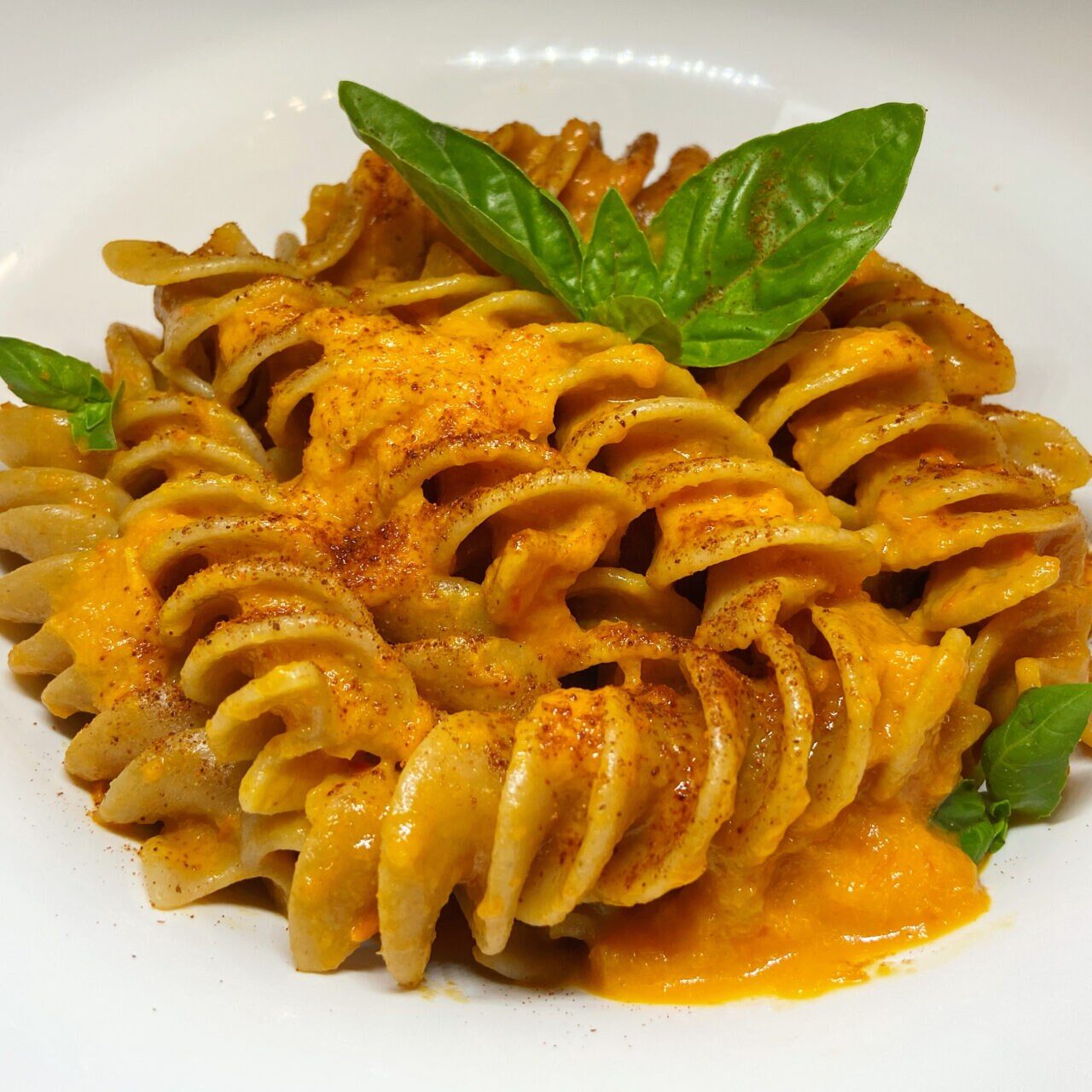 Organic wholemeal Fusilloni with a cream of peppers and paprika