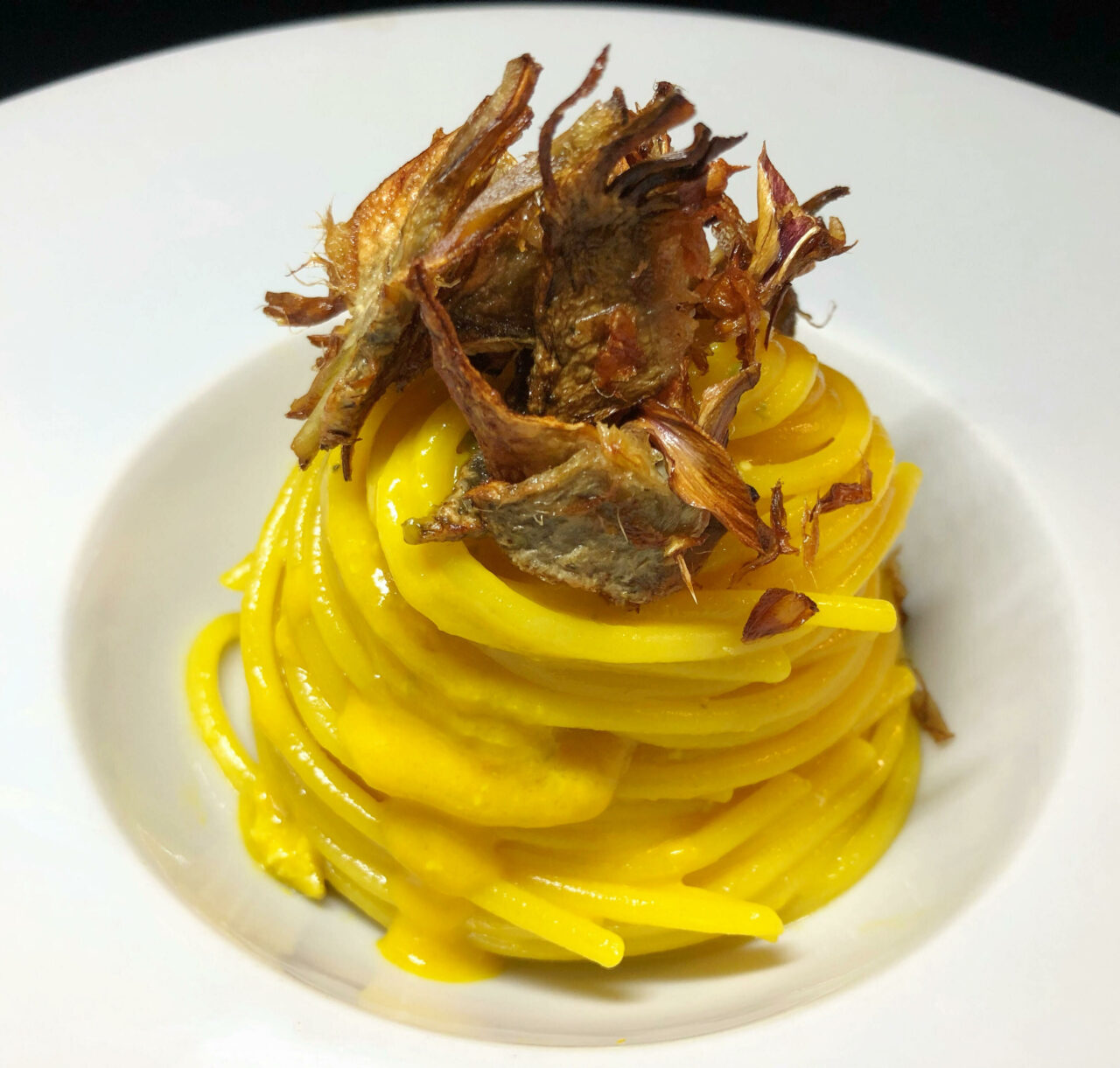 Chitarra con pomodorini gialli e carciofi croccanti