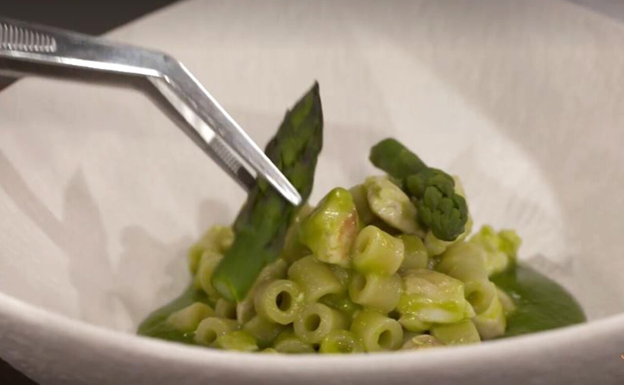 Ricetta dei Ditali Pasta Armando con orata e asparagi di Chef Alessandro Borghese per ABKS Alessandro Borghese Kitechen Sound