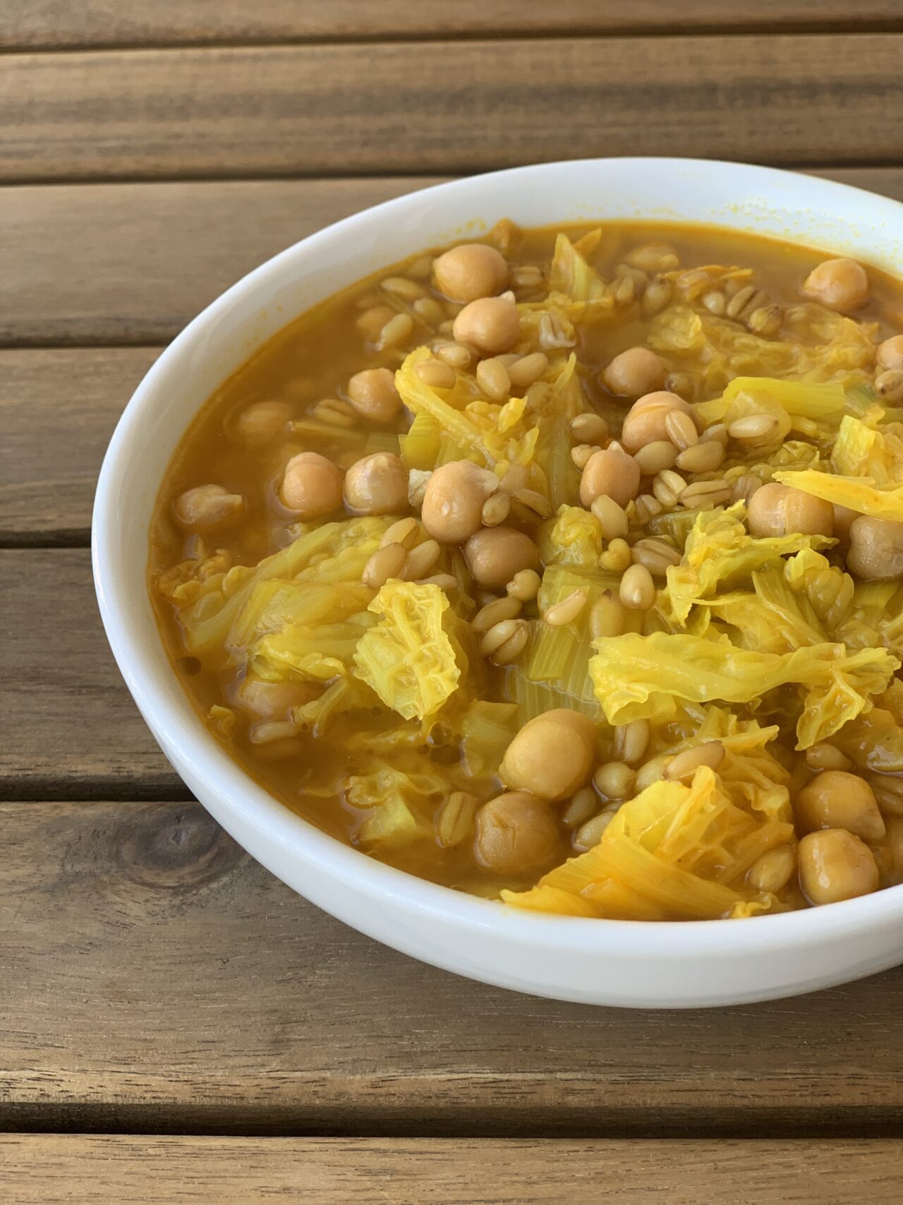 Zuppa con Pronti e Sani Grano e Ceci, porri e verza