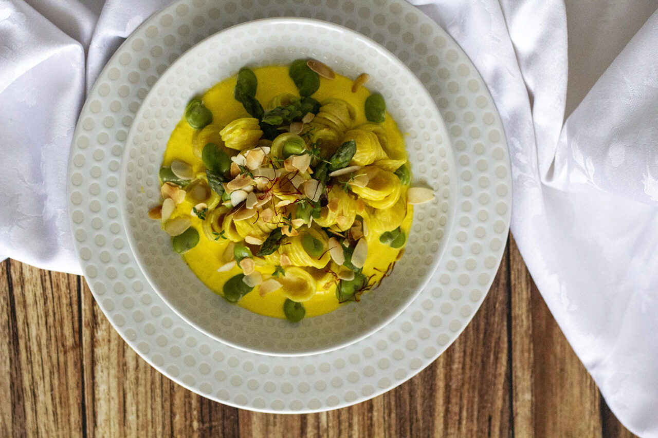 Ricetta delle Orecchiette Pasta Armando con fave e asparagi su crema di pecorino allo zafferano di Kucina di Kiara1