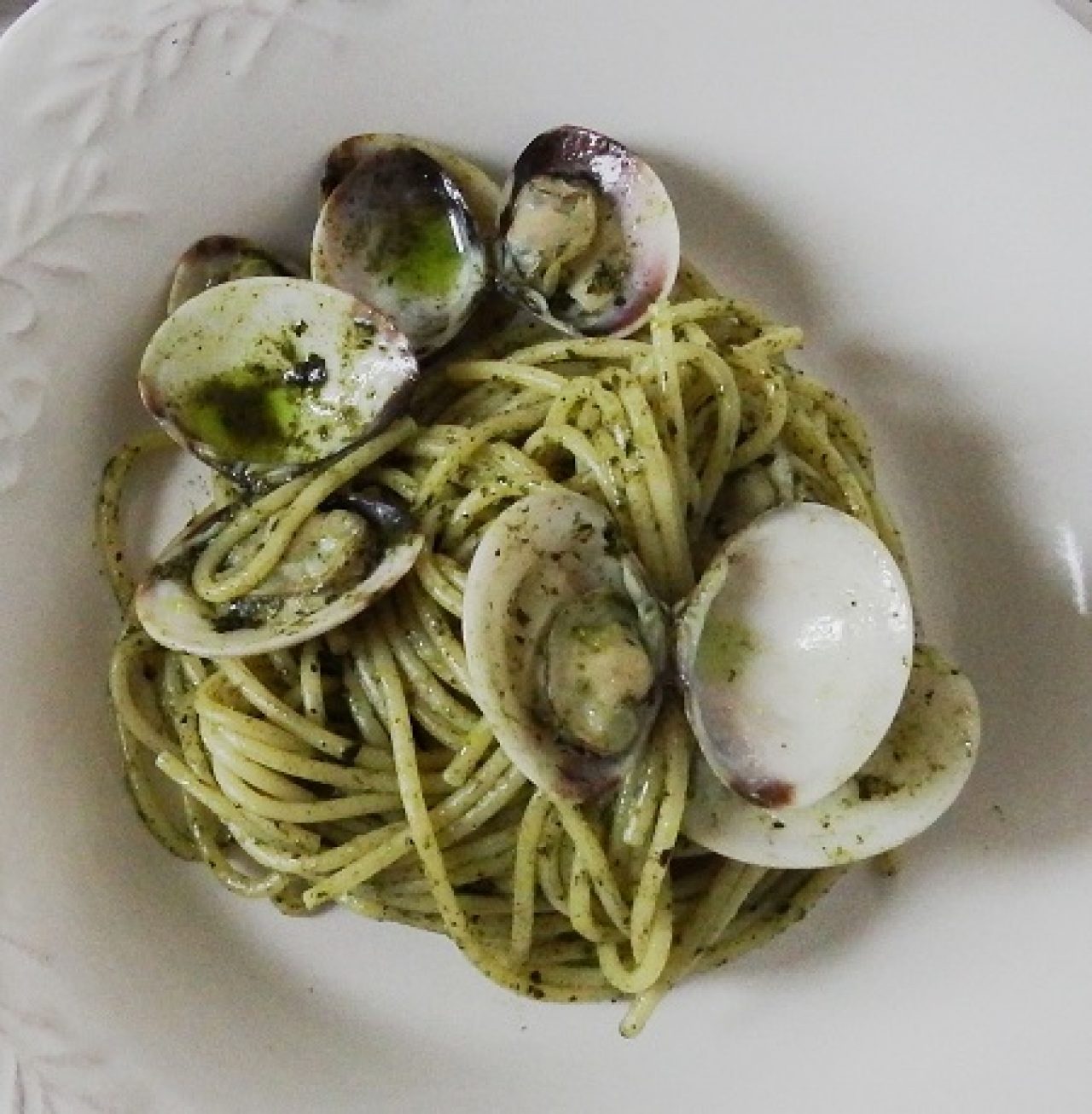 Spaghetto al pesto di cavolo nero e vongole