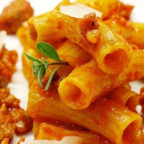 Tortiglioni al ragù veloce di salsiccia e semi di finocchio