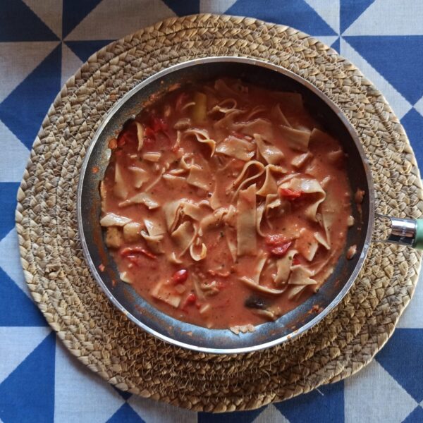 La squisipasta dell’avvocato (ovverosia pappardelle integrali ai funghi porcini secchi, pomodoro e formaggio fresco cremoso)