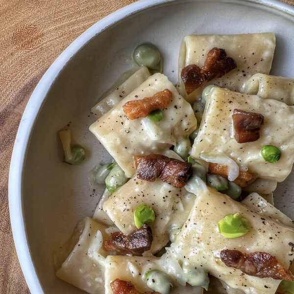 Paccheri con fave, guanciale croccante e pecorino