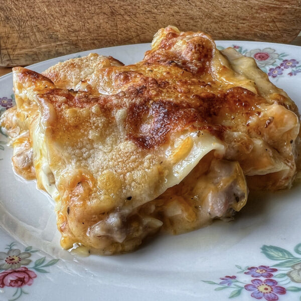 Lasagne mit Kürbis, italienischer Salsiccia und Scamorza-Käse