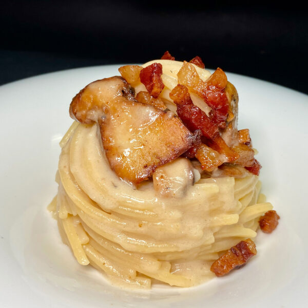 Spaghettone con funghi porcini, guanciale e crema di Parmigiano