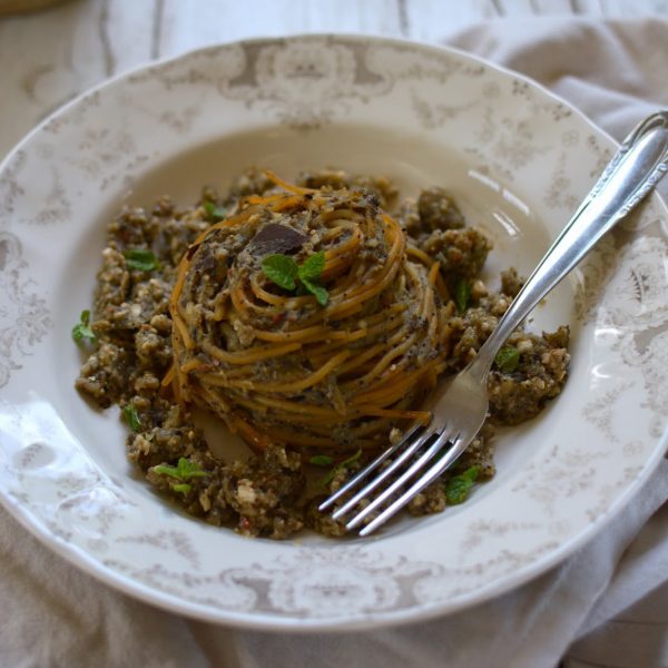 Spaghetti di Lenticchie con Pesto di Melanzane alla Menta