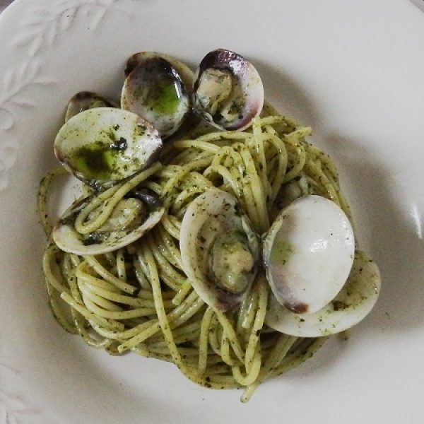 Spaghetto al pesto di cavolo nero e vongole