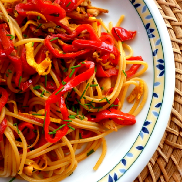 Spaghetti mit roten Paprika