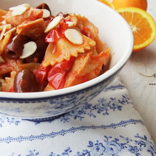 Farfalle agrumate con tonno e olive nere