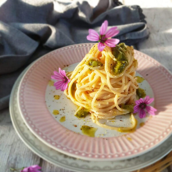 Spaghetti Pasta Armando mit Mortadella und Pistazienpesto