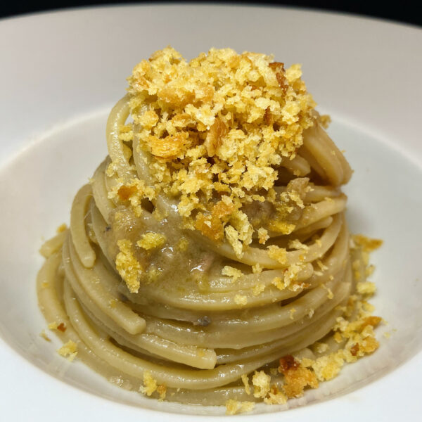 Chitarra Pasta Armando con alici e crumble di pane