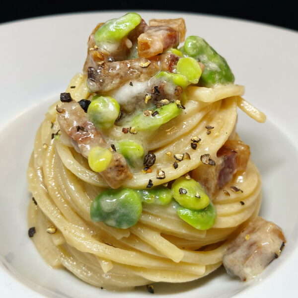 Chitarra Pasta Armando con fave, guanciale e pecorino