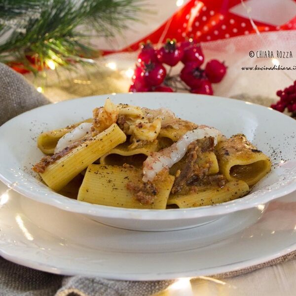 Schiaffoni Pasta Armando mit Garnelen, getrockneten Tomaten und Kaffee