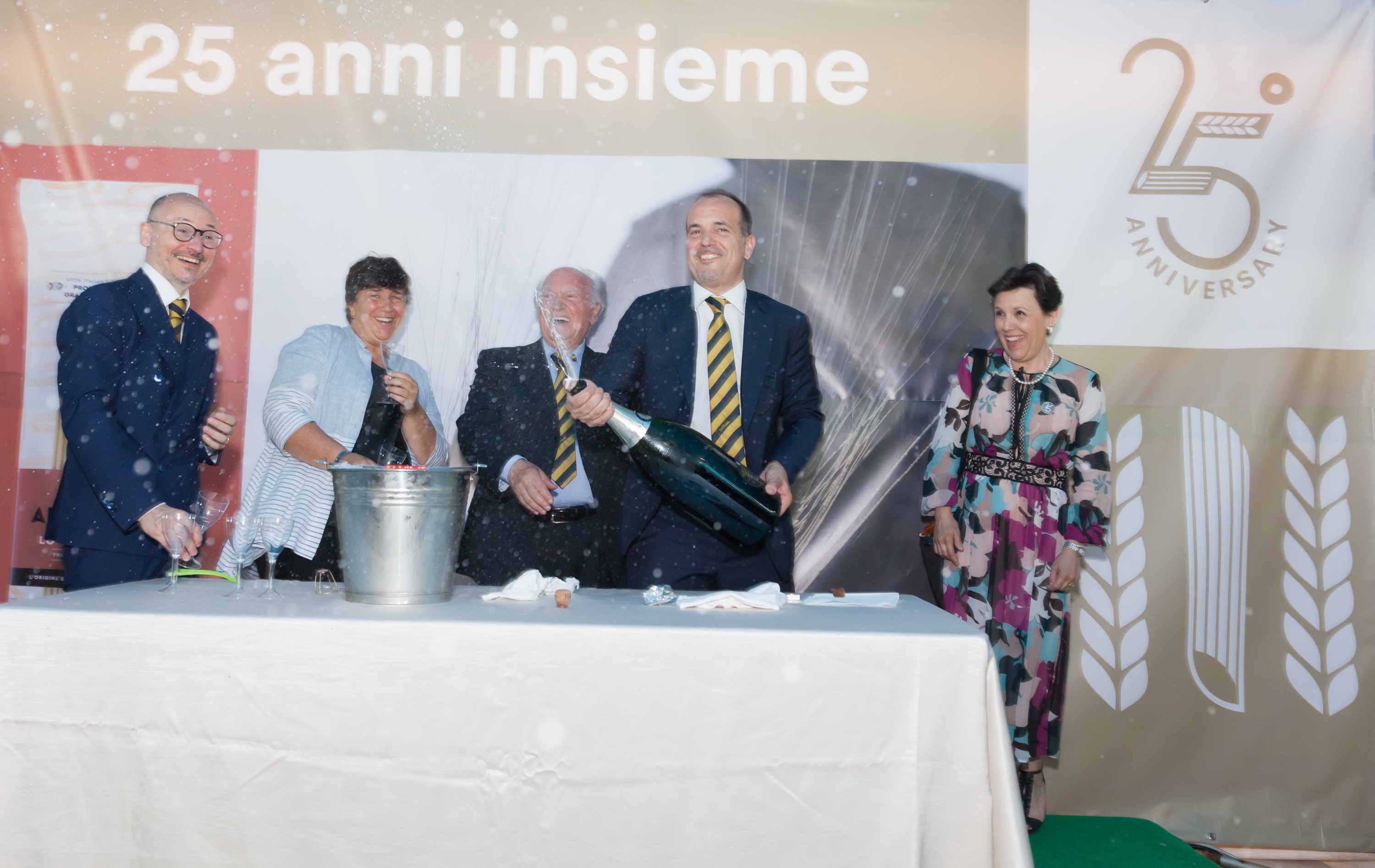 Da realtà locale a 5° produttore italiano di pasta che esporta in 43 paesi: gran festa alla De Matteis per i suoi primi 25 anni.